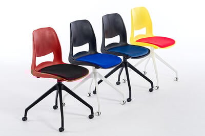 Pflegeleichte Bürodrehstühle mit Sitzpolster und Rollen